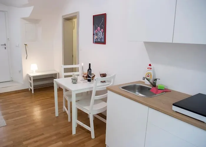 Sweet Raffaello On Location Apartma